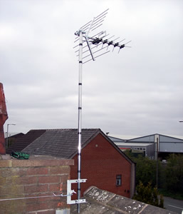 Chimney mounted digital television aerial